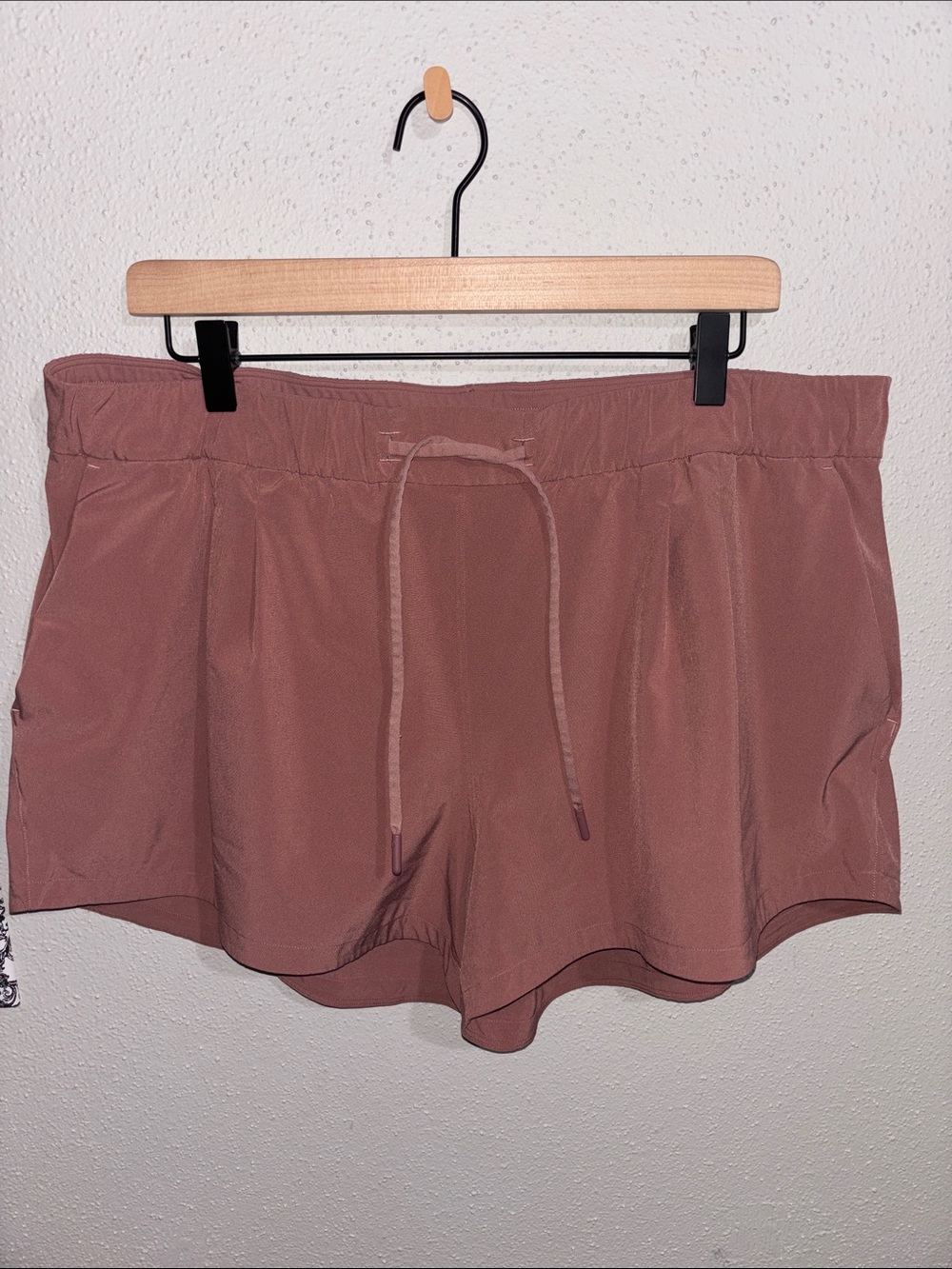 Lululemon - Stroll at Sundown Short 3" - Spiced Chai (size 14)